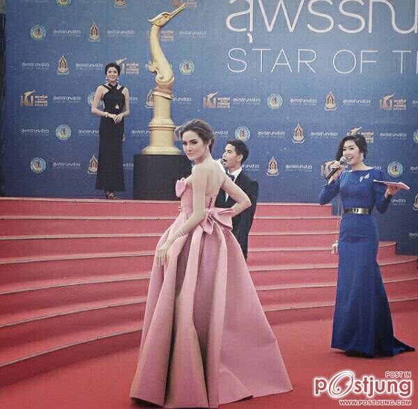 ซุปเปอร์สตาร์ สาวที่ฮ๊อตที่สุดแห่งปี ญาญ่า หญิง รฐา เฉิดฉายในงาน สุพรรณหงส์แห่งชาติ ครั้งที่ 23