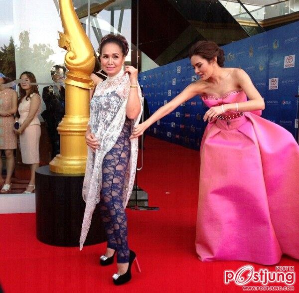 ซุปเปอร์สตาร์ สาวที่ฮ๊อตที่สุดแห่งปี ญาญ่า หญิง รฐา เฉิดฉายในงาน สุพรรณหงส์แห่งชาติ ครั้งที่ 23