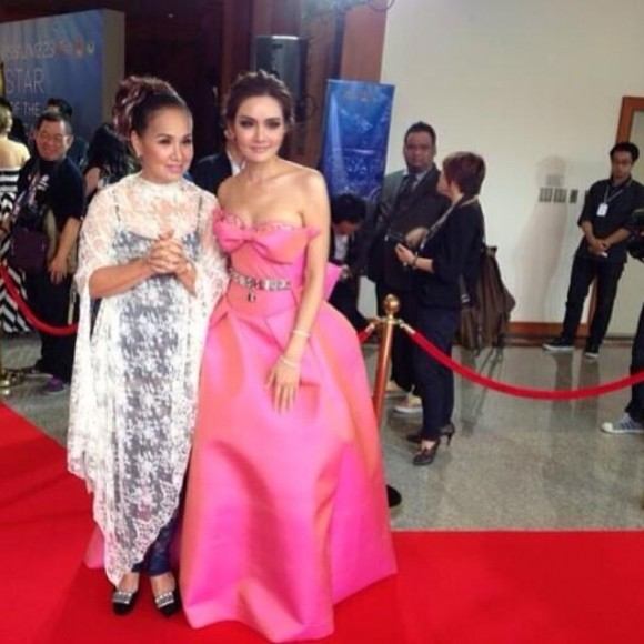 “ญาญ่าญิ๋ง“ สวยเจิ่ดขโมยซีนสุดๆ ในงานสุพรรณหงส์ ครั้งที่ 23