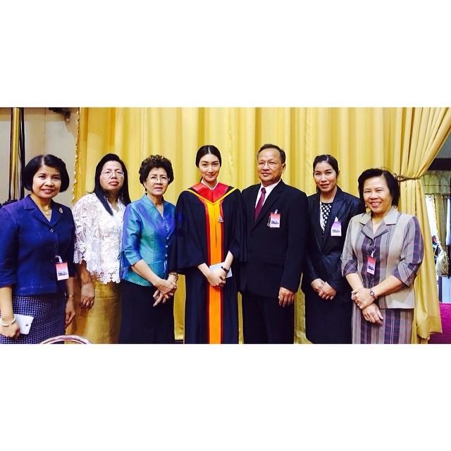 แพนเค้ก จบปริญญาโท คณะรัฐศาสตร์ มหาวิทยาลัยรามคำแหง สาขาการจัดการทางการเมือง ยินดีด้วย .