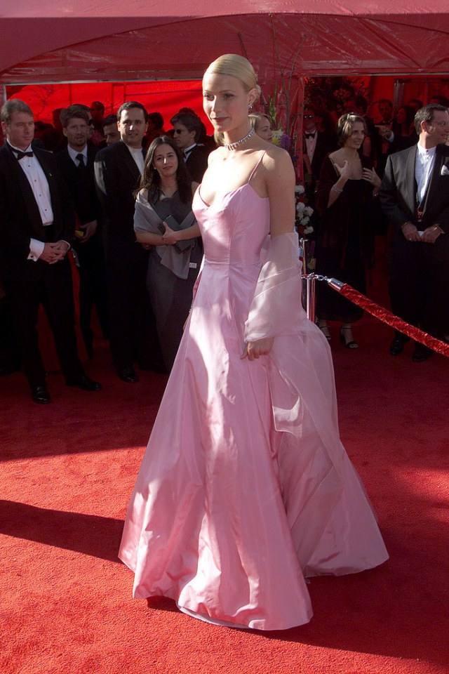 Gwyneth-Paltrow-wearing-Ralph-Lauren-2009