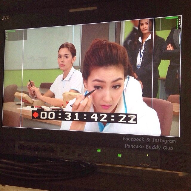 เห็นภาพนี้แล้วอยากดูละคร ปีกมงกุฎ เร็วๆจัง ท่าทางจะแช่บ!