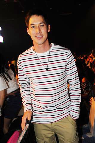 กรี๊ดๆๆ ฮอลแทบแตก เจมส์จิรายุ ทั้งร้อง เล่น เต้น แบบจัดเต็มในงาน Monkey King Fan Meeting เมื่อคืนนี้