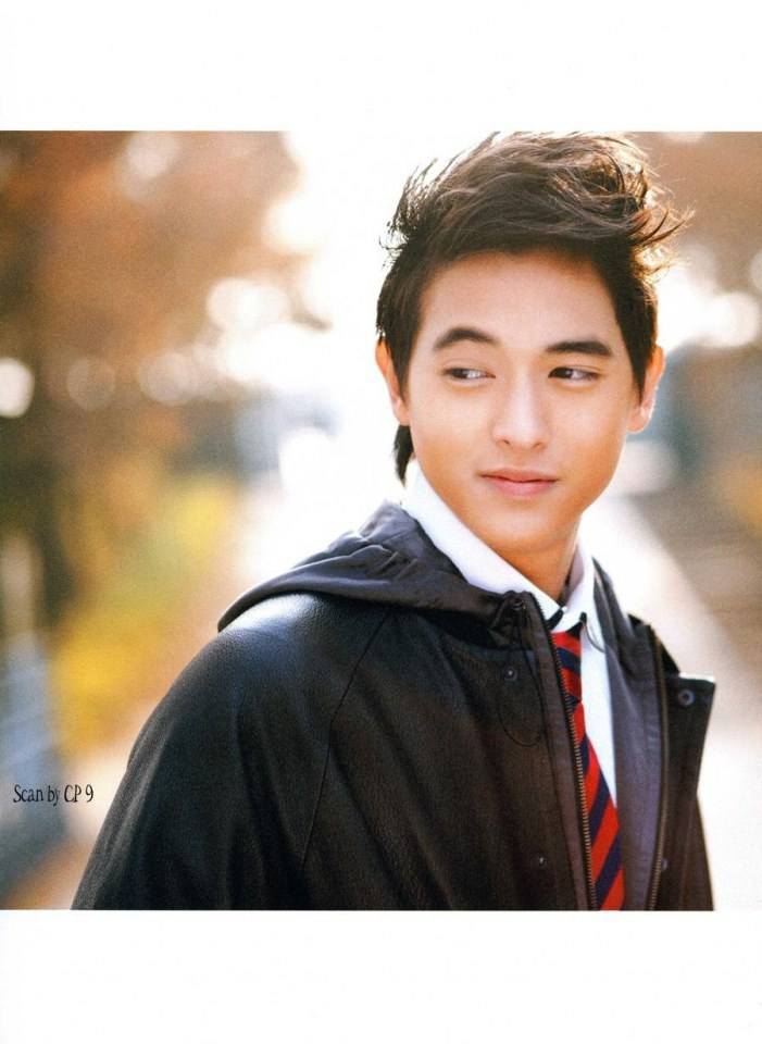 (Scan) Photobook JAMES JI UP CLOSE AND PERSONAL IN KOREA