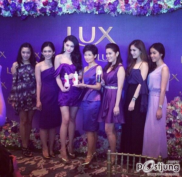 มาแล้ว นางเอกซุปเปอร์สตาร์ 1,000 ล้าน ใหม่ ดาวิกา เฉิดฉายอย่างสวยงาม