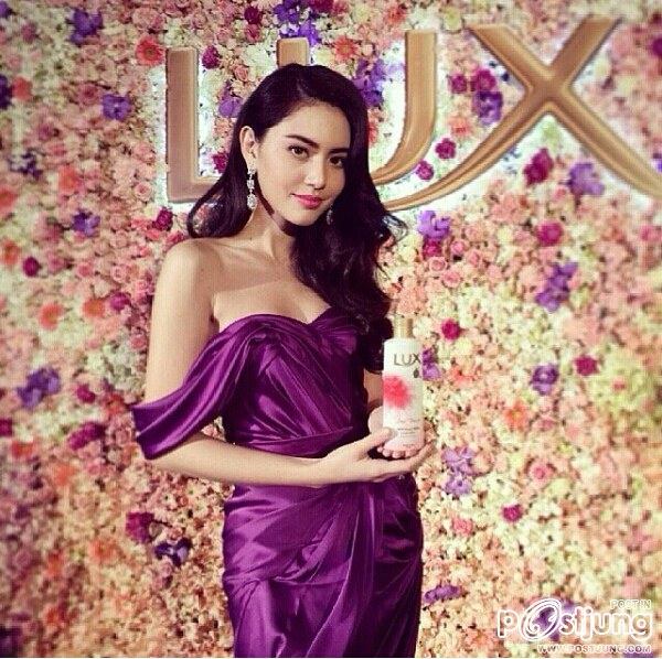 มาแล้ว นางเอกซุปเปอร์สตาร์ 1,000 ล้าน ใหม่ ดาวิกา เฉิดฉายอย่างสวยงาม