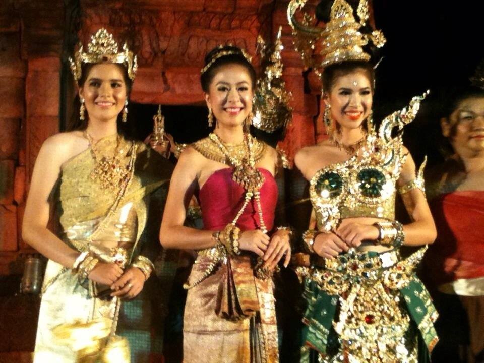 น้องกิฟท์ น้องโบว์ลิ่ง น้องใบเตย...กับการแสดงแสงสีเสียง จังหวัดบุรีรัมย์