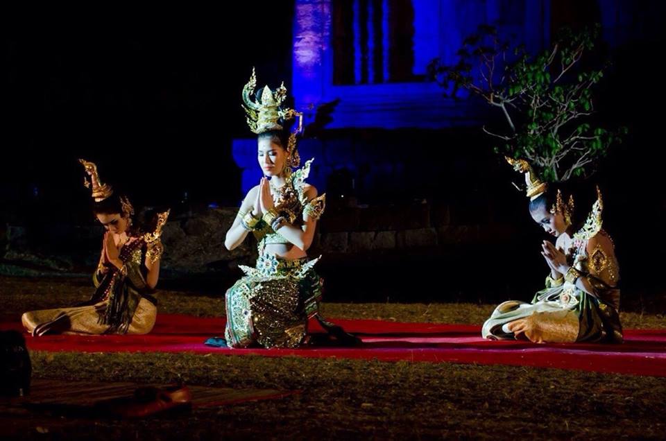 น้องกิฟท์ น้องโบว์ลิ่ง น้องใบเตย...กับการแสดงแสงสีเสียง จังหวัดบุรีรัมย์