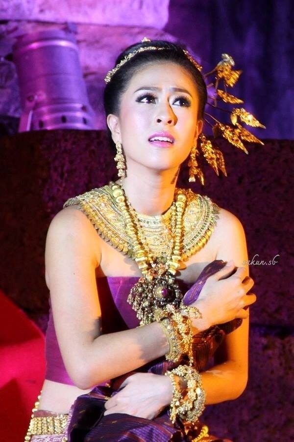 น้องกิฟท์ น้องโบว์ลิ่ง น้องใบเตย...กับการแสดงแสงสีเสียง จังหวัดบุรีรัมย์