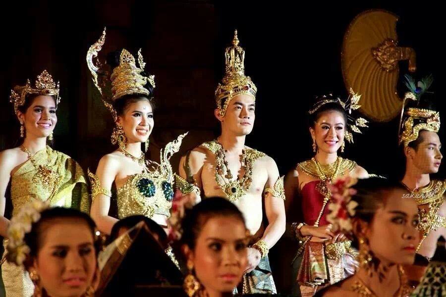 น้องกิฟท์ น้องโบว์ลิ่ง น้องใบเตย...กับการแสดงแสงสีเสียง จังหวัดบุรีรัมย์