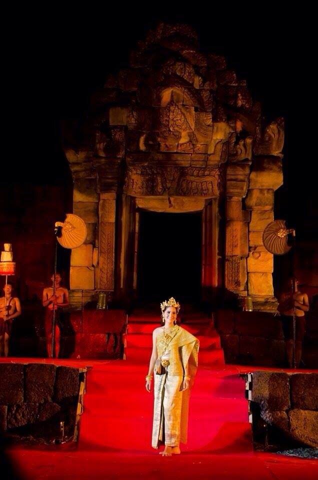 น้องกิฟท์ น้องโบว์ลิ่ง น้องใบเตย...กับการแสดงแสงสีเสียง จังหวัดบุรีรัมย์