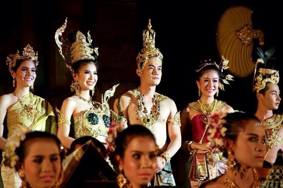 น้องกิฟท์ น้องโบว์ลิ่ง น้องใบเตย...กับการแสดงแสงสีเสียง จังหวัดบุรีรัมย์