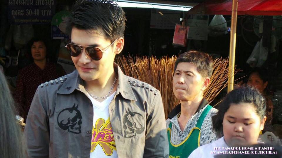 เก็บตกภาพ รายการคันปาก พาเติ้ล นำทีมหางเครื่อง บุกตลาด