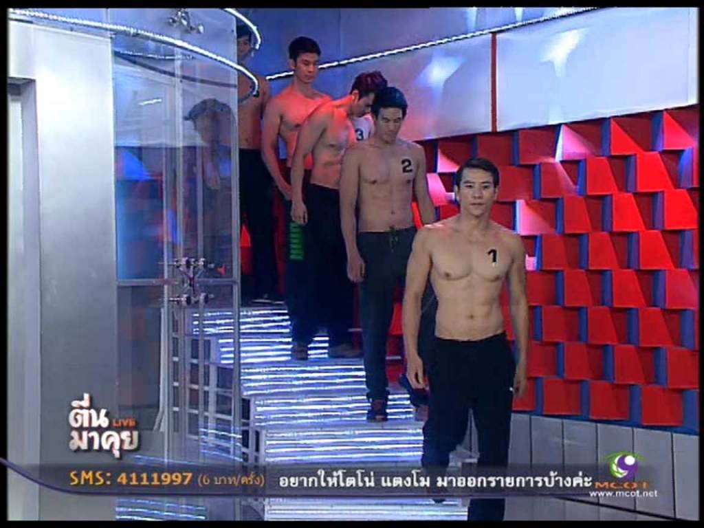 หมุ่มๆเขามาเฮ็ดหยังกัน เป็นตาแชบ