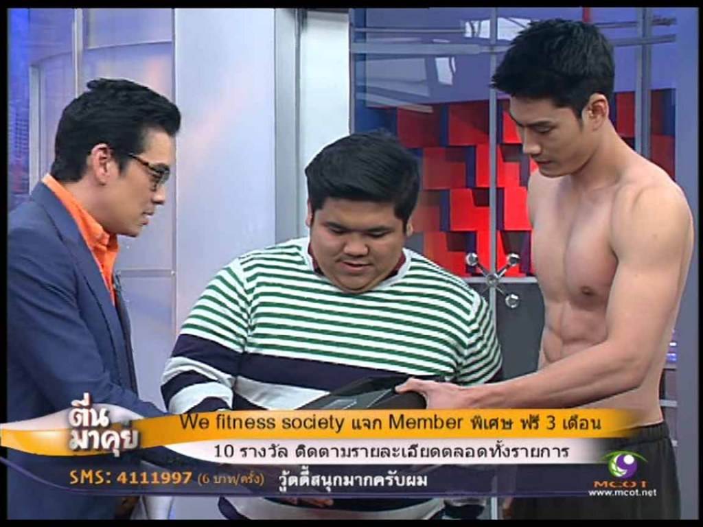 หมุ่มๆเขามาเฮ็ดหยังกัน เป็นตาแชบ