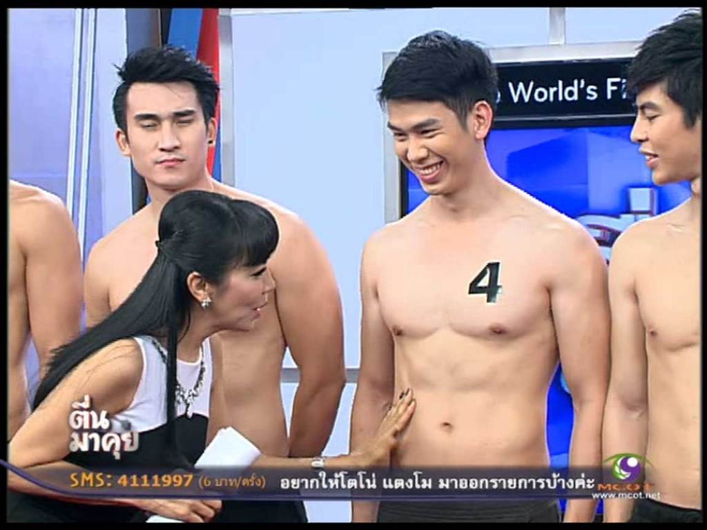 หมุ่มๆเขามาเฮ็ดหยังกัน เป็นตาแชบ