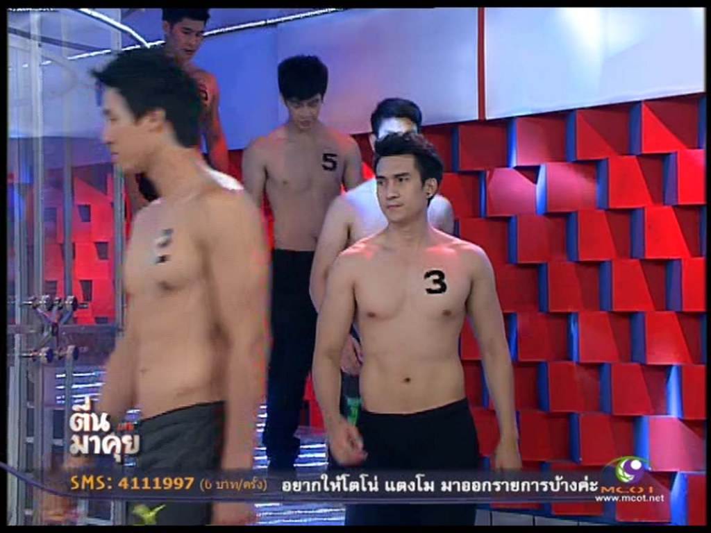 หมุ่มๆเขามาเฮ็ดหยังกัน เป็นตาแชบ
