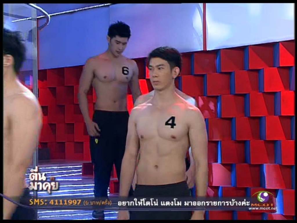 หมุ่มๆเขามาเฮ็ดหยังกัน เป็นตาแชบ