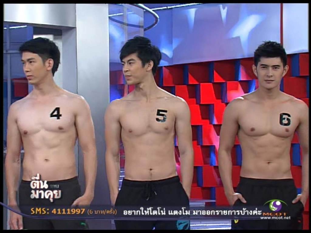 หมุ่มๆเขามาเฮ็ดหยังกัน เป็นตาแชบ