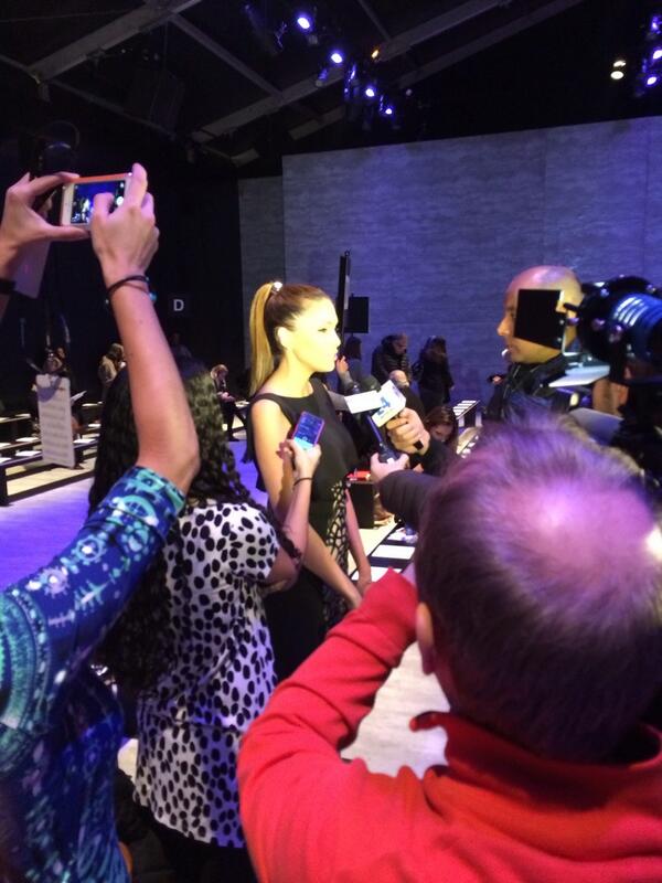 นางงามจักรวาล 2013 @Mercedes-Benz Fashion Week 2014