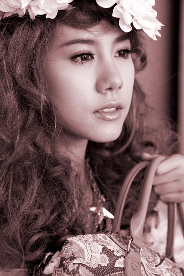 เอสเธอร์ สุปรีย์ลีลา @ C.Life Free Magazine issue 22  February 2014