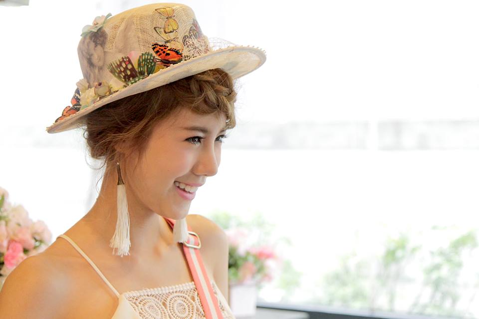 เอสเธอร์ สุปรีย์ลีลา @ C.Life Free Magazine issue 22  February 2014