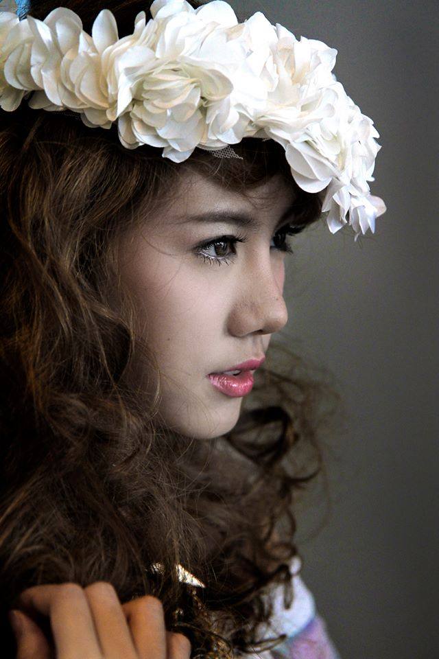 เอสเธอร์ สุปรีย์ลีลา @ C.Life Free Magazine issue 22  February 2014
