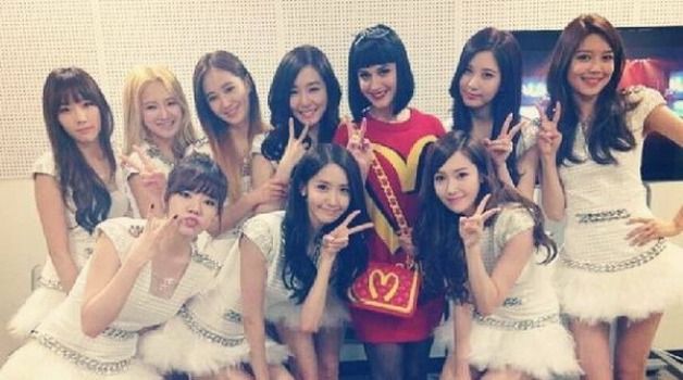 การเจอกันของราชินีเพลงป็อปฝั่งตะวันตก และตะวันออก Girl's Generation และ Katy Perry !