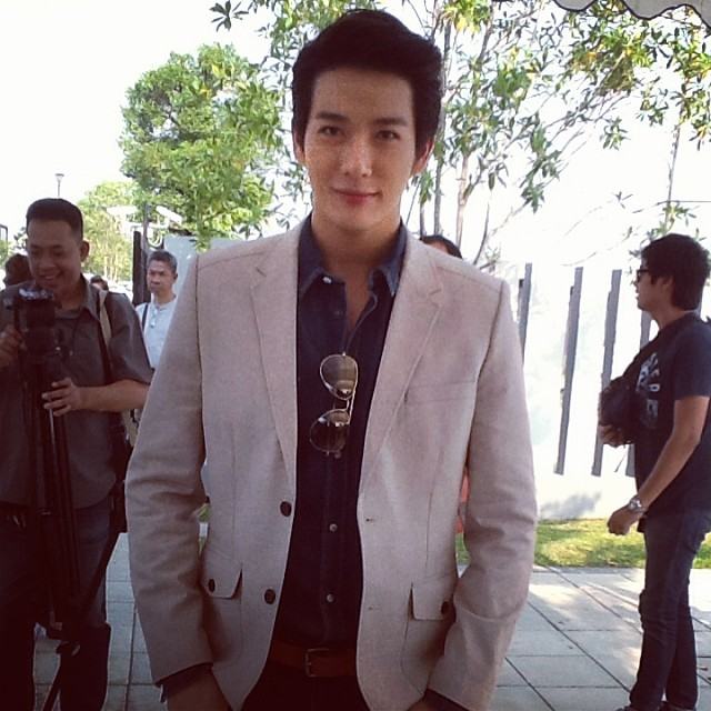 เอ็กแซ็กท์ บวงสรวงละครควบ 2 ฝันเฟื่อง , เงาใจ