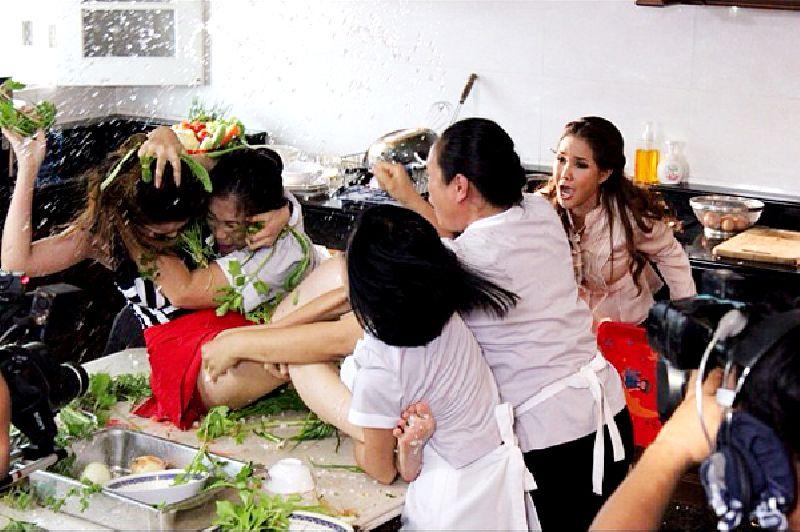 จั๊กจั่น อคัมย์สิริ สุดแซบ ในสุสานคนเป็็น