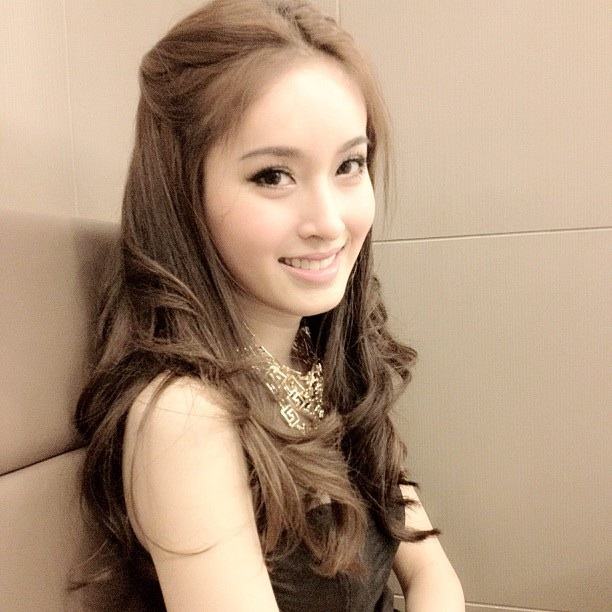 ปอย ตรีชฎา สาวเทียมที่เพียบพร้อมทุกอย่างจนสาวแท้ยังต้องยอมสยบ