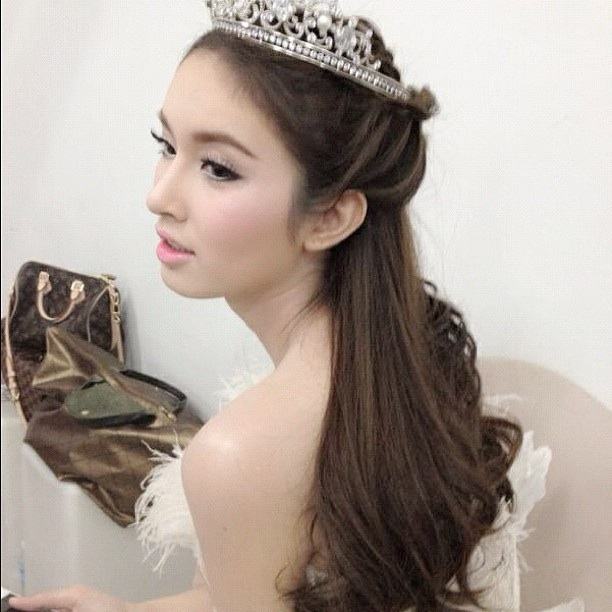 ปอย ตรีชฎา สาวเทียมที่เพียบพร้อมทุกอย่างจนสาวแท้ยังต้องยอมสยบ