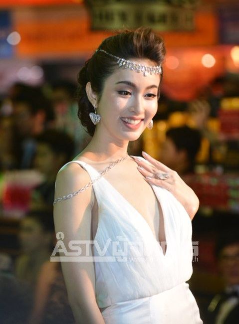 ปอย ตรีชฎา สาวเทียมที่เพียบพร้อมทุกอย่างจนสาวแท้ยังต้องยอมสยบ