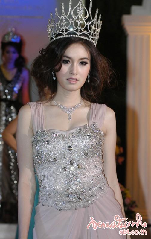 ปอย ตรีชฎา สาวเทียมที่เพียบพร้อมทุกอย่างจนสาวแท้ยังต้องยอมสยบ