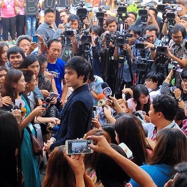 รายงานสด พระเอก ข่าวฉาว สดๆร้อนๆจ้า