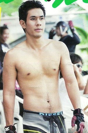 พระเอกสุดฮอตขณะนี้ อ๋อม หรือนายชานนท์ จากละครเจ้าสาวสลาตัน .