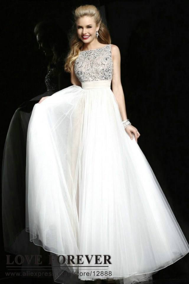 ชุดราตรีสีขาว White Gvening Gowns 4
