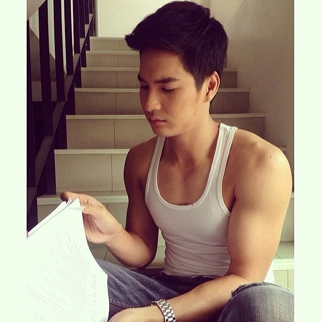 ไมค์ ภัทรเดช พระเอกใหม่มาแรงช่อง 7 กับบทบาทล่าสุดในละคร คมพยาบาท.