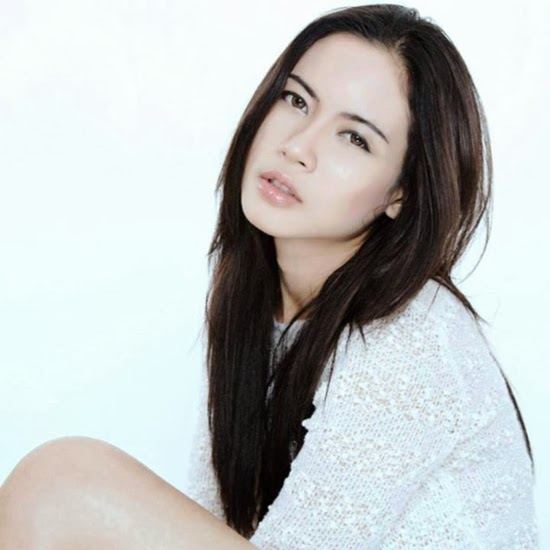 Miss Indonesia-Elvira Devinamira
