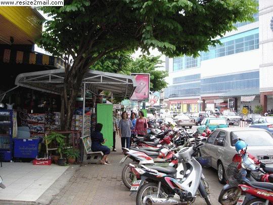 ร้านค้าตรงข้ามห้างเจริญศรี คอมเพล็กซ์