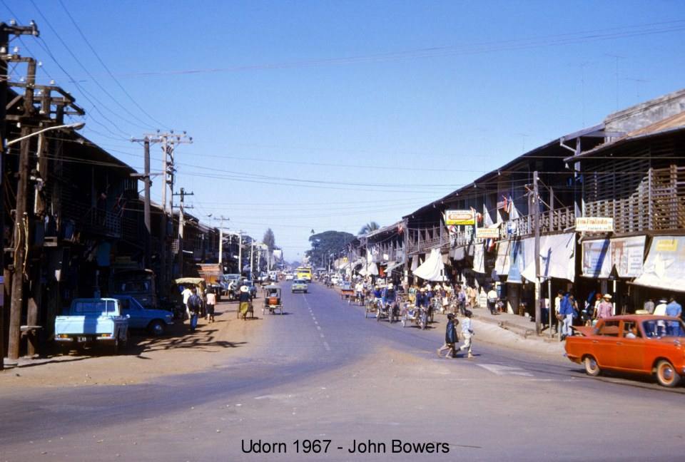 ถนนทหารทางออกไปขอนแก่นมองจากในวงเวียนน้ำพุ