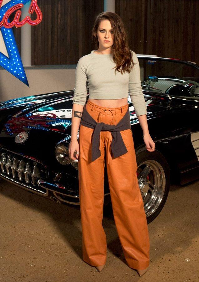 ชมพู่ อารยา VS - Kristen Stewart ใครแต่งลุคนี้ ออกมาได้สวยและเริ่ดกว่ากัน ??????