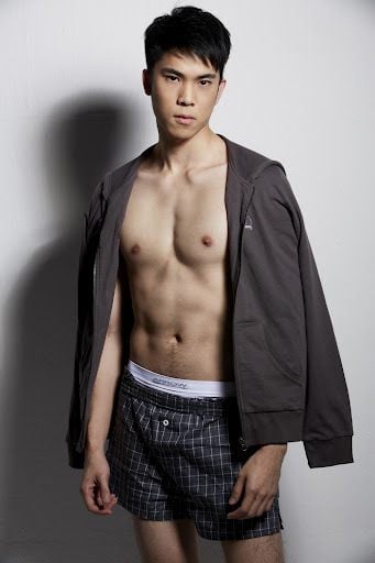 ผู้เข้าประกวดหนุ่มแอร์โร