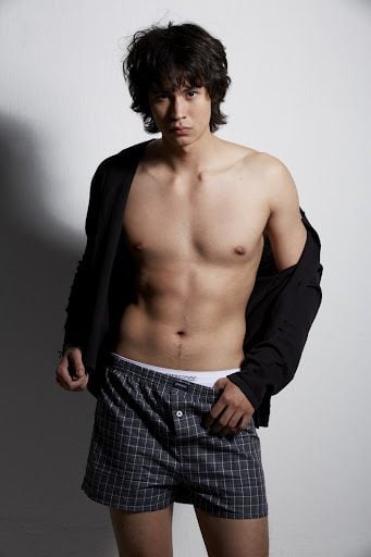 ผู้เข้าประกวดหนุ่มแอร์โร
