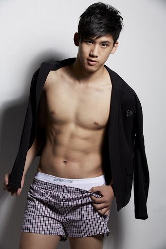ผู้เข้าประกวดหนุ่มแอร์โร