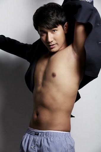 ผู้เข้าประกวดหนุ่มแอร์โร
