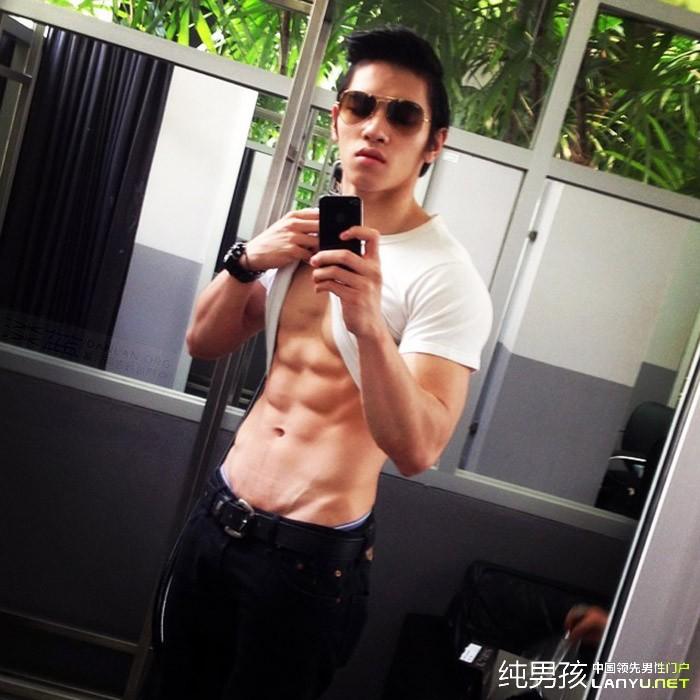 รวมมิตรนายแบบสุดหล่อ มอส