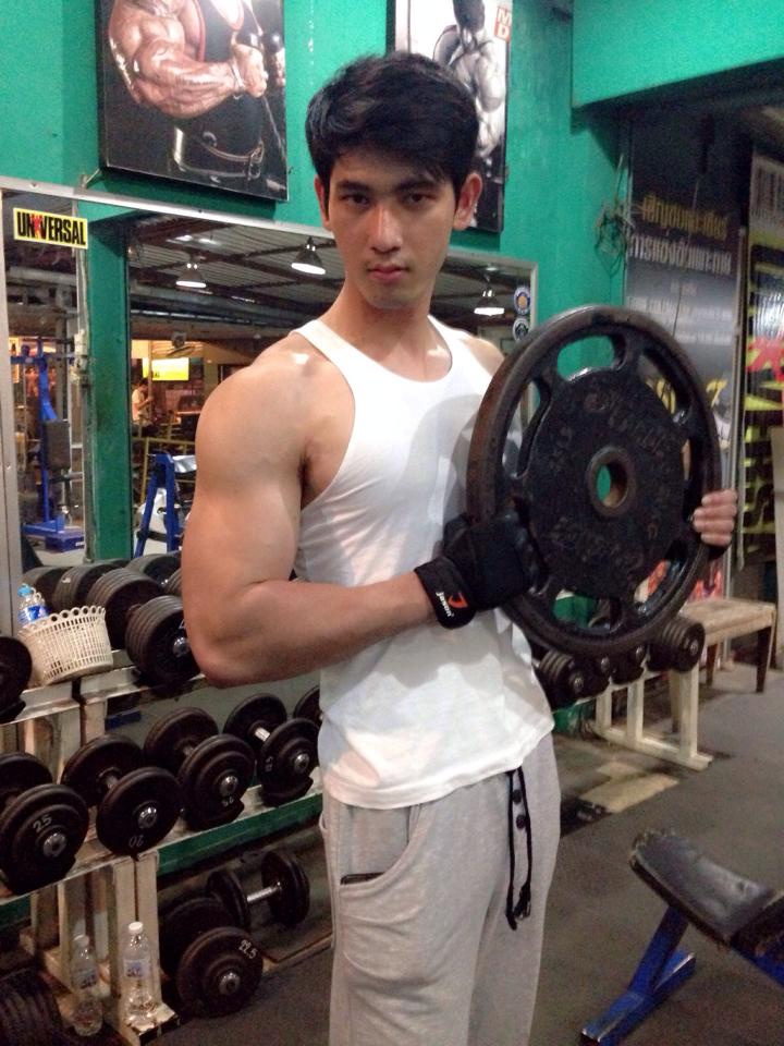 หนุ่มไทยหล่อ....
