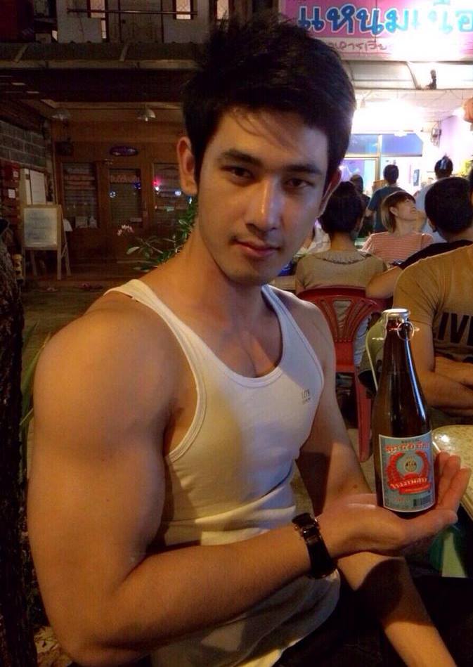 หนุ่มไทยหล่อ....