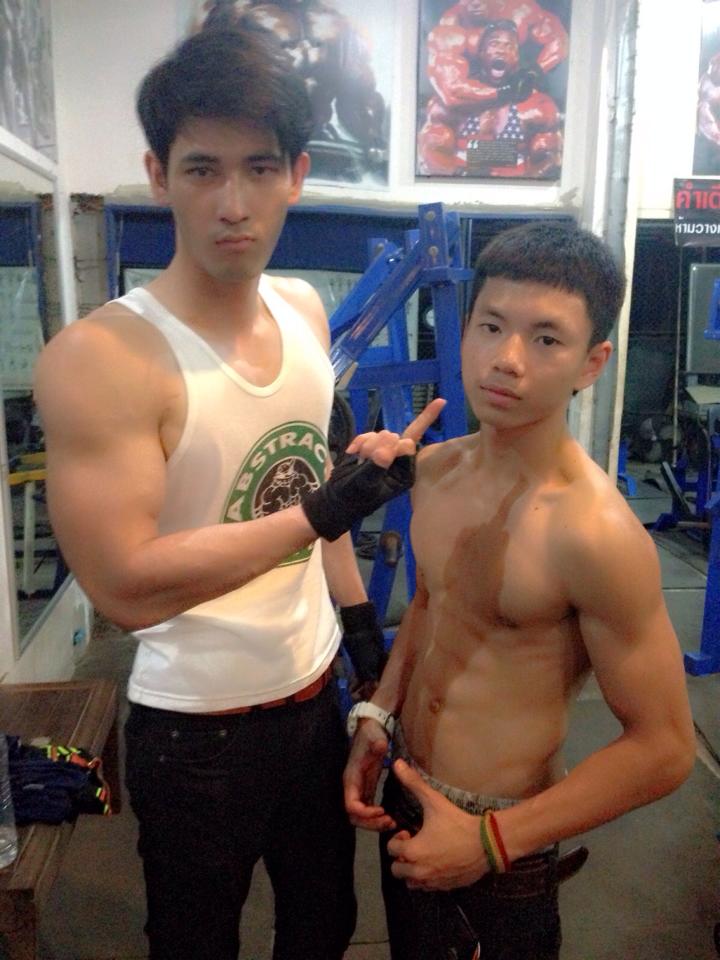 หนุ่มไทยหล่อ....